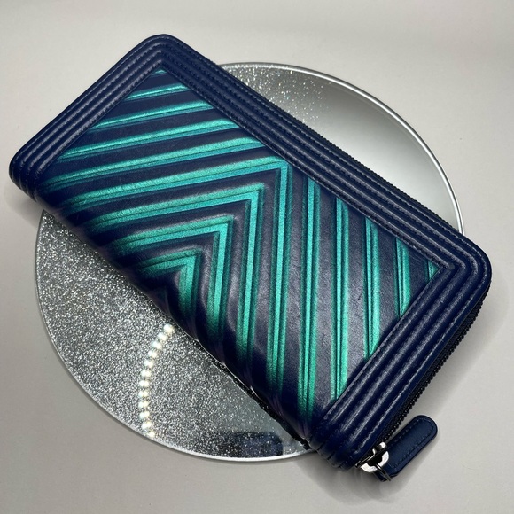 EUC CHANEL Iridescent Boy Chevron Wallet - Picture 16 of 16